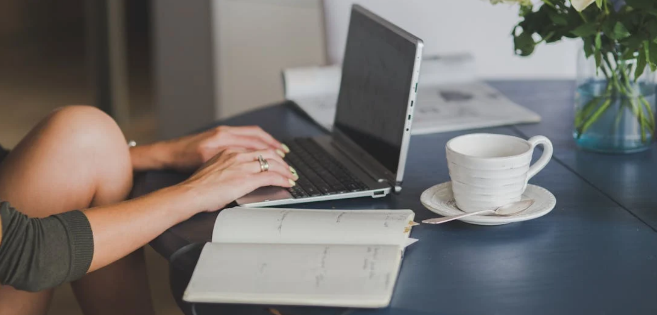 digital nomad workspace
