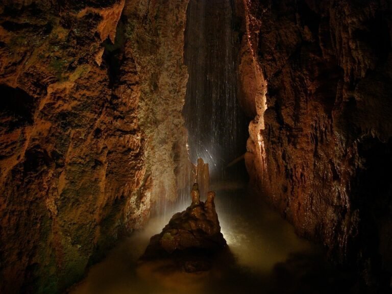 Caving for Beginners: 10 Essential Tips for First-Time Cavers